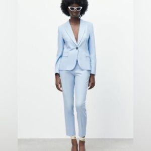 Zara Tailored Suit. Jacket is NWT, pants have been worn only once. Size 8 US.